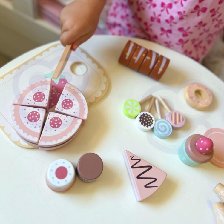 TOOKY-TOY-Sweet-Cake-Drewniany-Zestaw-Slodkosci-w-Pudelku-Cukiernia-Lodziarnia-3